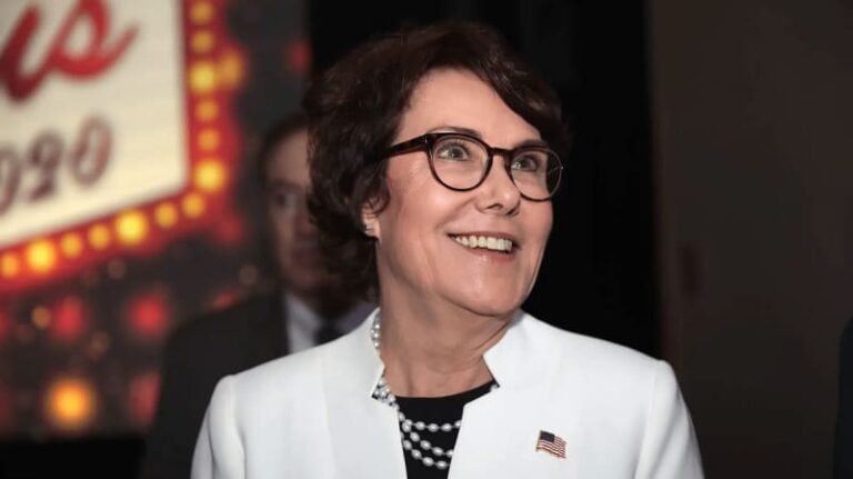 Билл перенес 1600 акров земли в Карсон-Сити для местного использования.