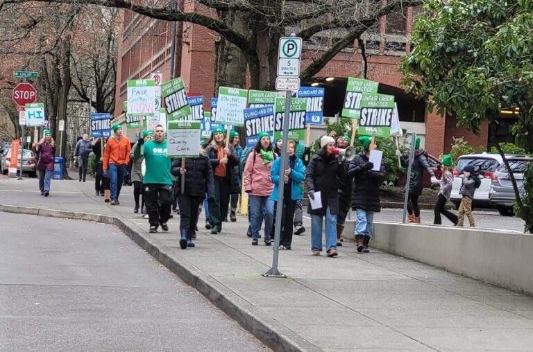 Наследные работники скорой помощи присоединяются к пикетной линии АПП в двухдневной забастовке