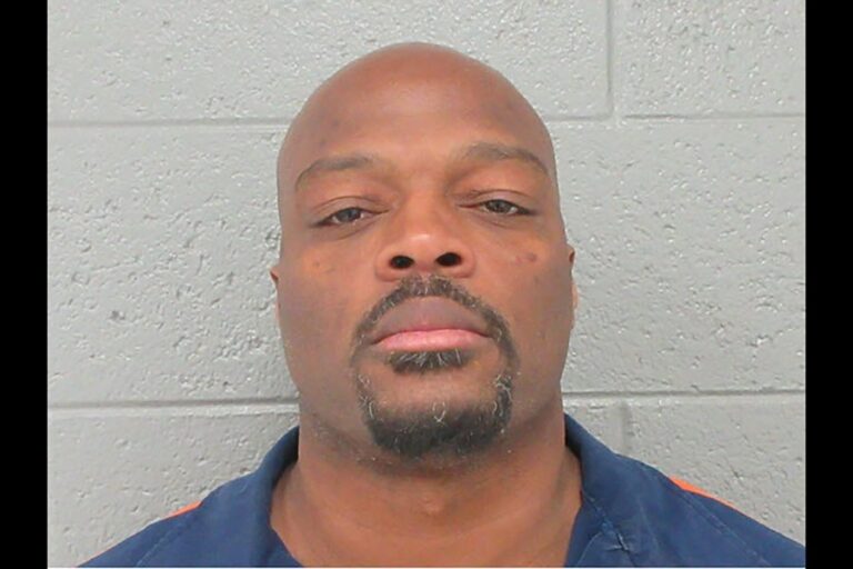 Полиция: мужчина арестован в связи со смертью 2-х Мускегон Хайтс