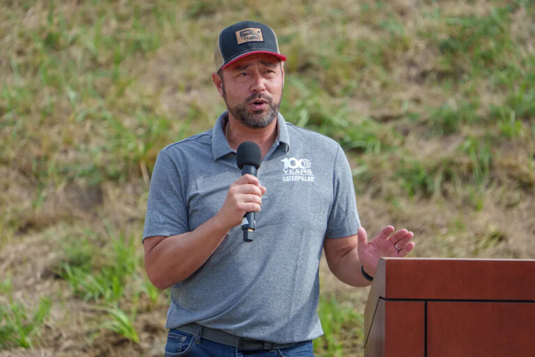 Пеория всегда будет дома для Caterpillar, — заявил генеральный директор компании Джо Крид.