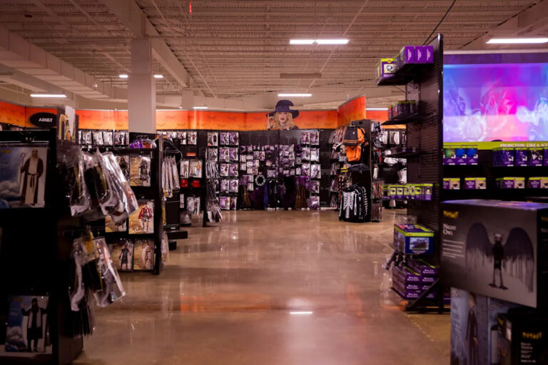 Дух Хэллоуина» открыт в Лас-Крусес. Вот где, и часы работы магазина.