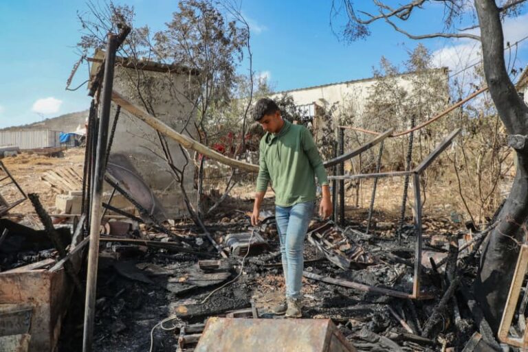 ЦАХАЛ заявил, что «красная линия» пересеклась в беспорядках на Западном берегу после того, как солдаты были избиты, палестинские здания сожжены.
