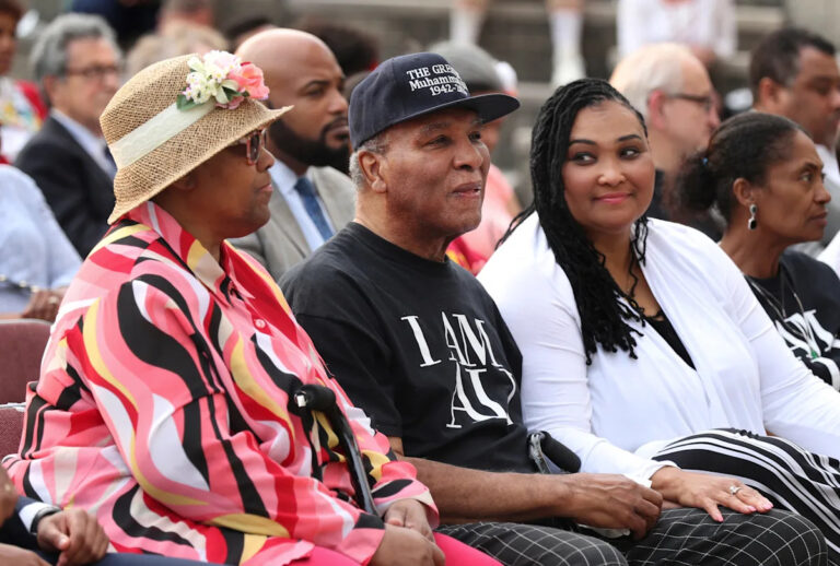 Рахаман Али, брат легендарного боксера Мухаммеда Али, умер в возрасте 82 лет