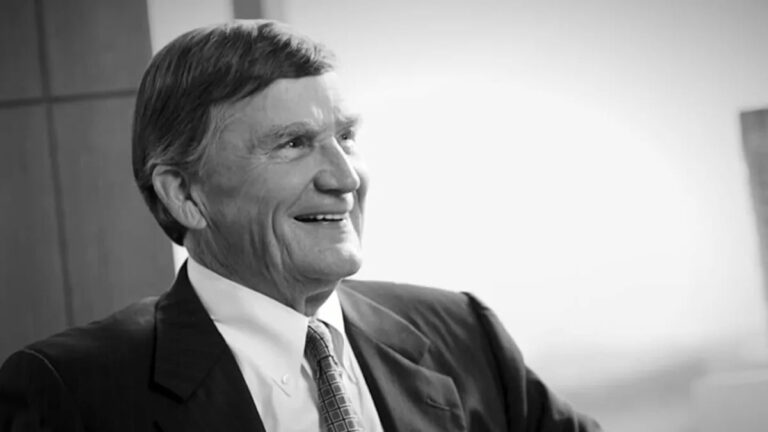 Том Кузенс, чьи многочисленные усилия включали в себя возрождение Восточного озера, умер в возрасте 93 лет.