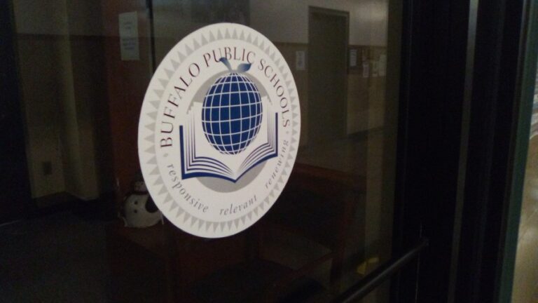 Закрытие школ в Буффало до сих пор не определено, как считают в комитете