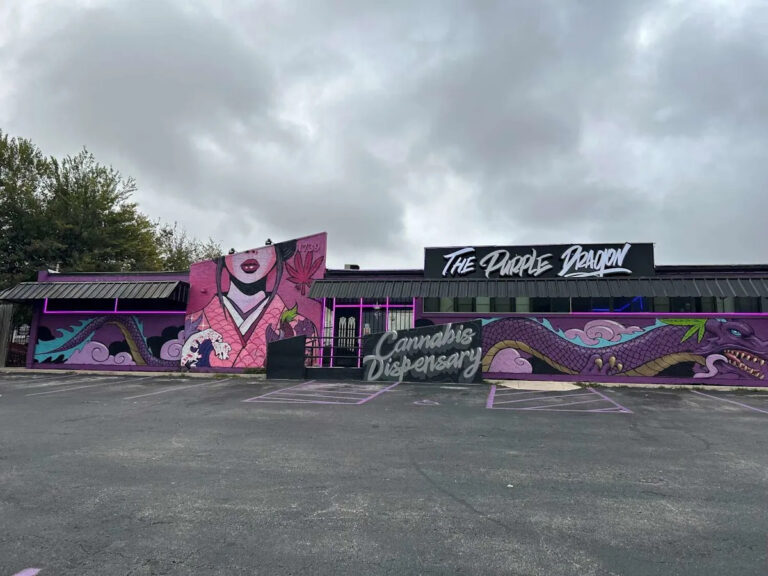 Конопляный магазин Сан-Антонио судится с городом из-за запрета на вейп-шоп возле школ