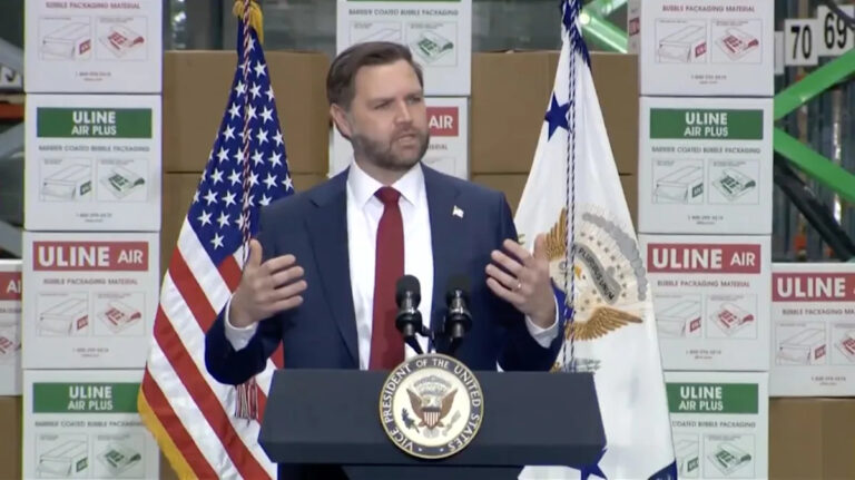 Джей Ди Вэнс говорит, что надеется, что Трамп Админ узнал «урок» после того, как Сьюзи Уайлс назвала его «теоретиком заговора» в Vanity Fair