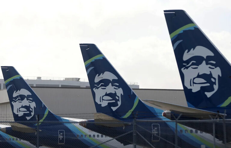 Рейсы Alaska Airlines задерживаются, отменяются на фоне отключения ИТ.