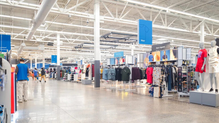 Крупнейшее место Walmart в США настолько огромно, что занимает 2 этажа