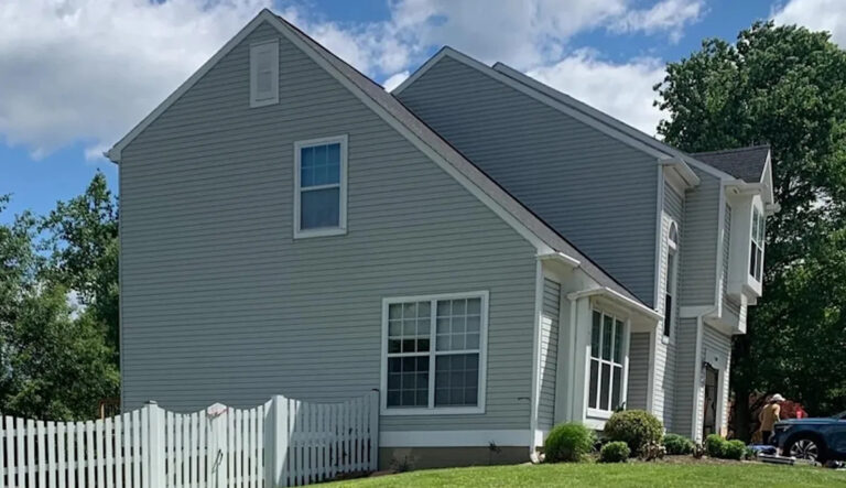 Возмущенный домовладелец поделился фотографиями шокирующего поступка соседа: «Я никогда этого не пойму»