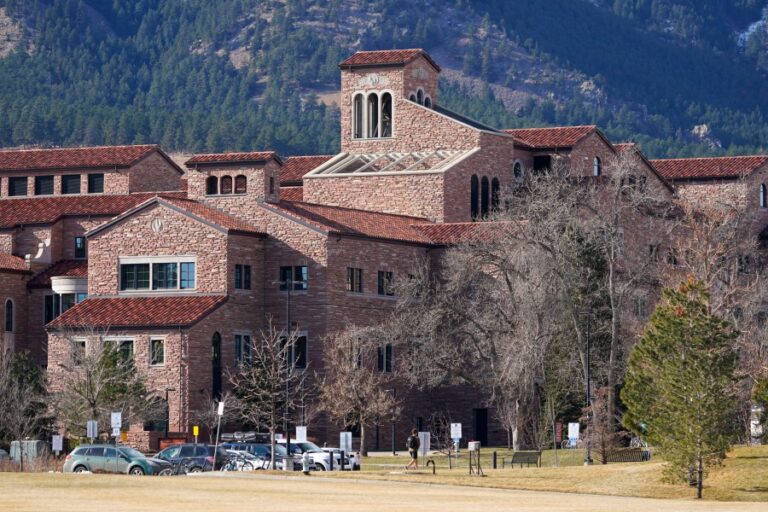 CU Boulder приостановил работу Phi Kappa Sigma после сообщений об «экстремальном или серьезном выпадении»