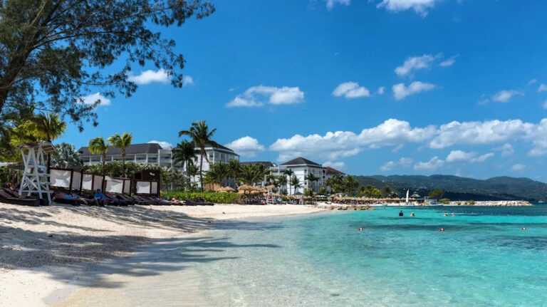 Знаменитый Карибский остров с одними из самых опасных круизных портов в мире