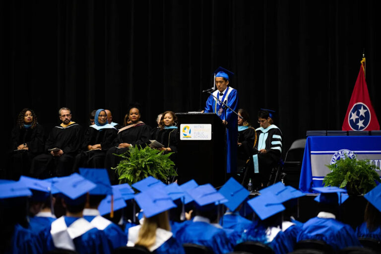 Посмотрим, не попала ли твоя школа, округ в список лучших в Теннесси.