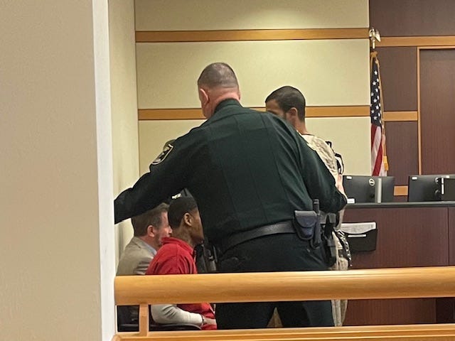 Мужчина из Miami Gardens по-прежнему находится в тюрьме в Лехай-Акресе, зарезав ножом смерть