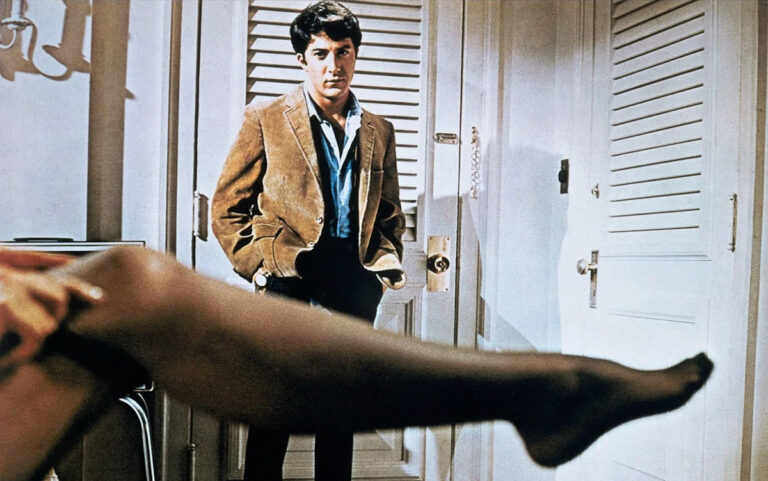 Выпускник теперь поставляется с предупреждением о «секс-сцене»