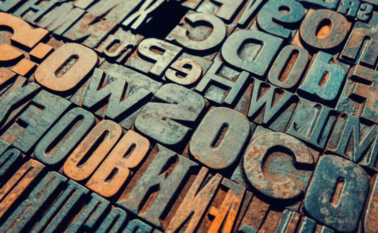 Новый римский шрифт вернулся, и история катит глаза