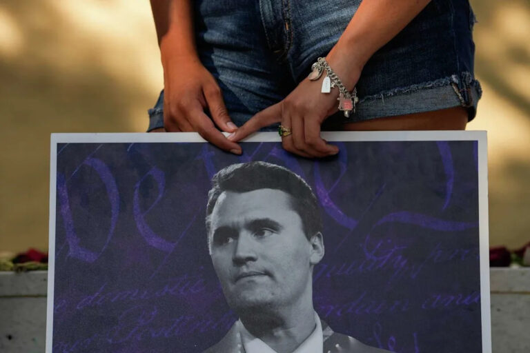 В этих 124 школьных округах Техаса учителя находятся под следствием за комментарии Чарли Кирка.