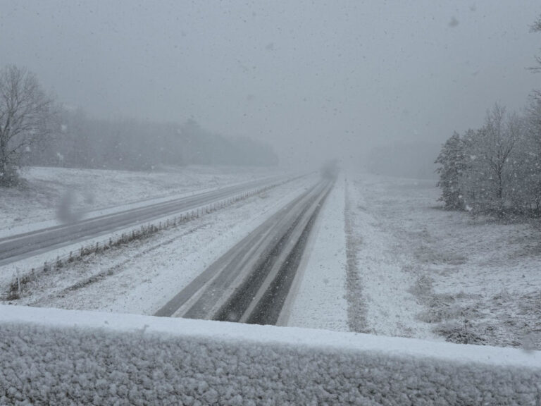 Большинство моделей говорят, что слякоть, но некоторые намекают на более тяжелый ночной снег в понедельник и вторник.