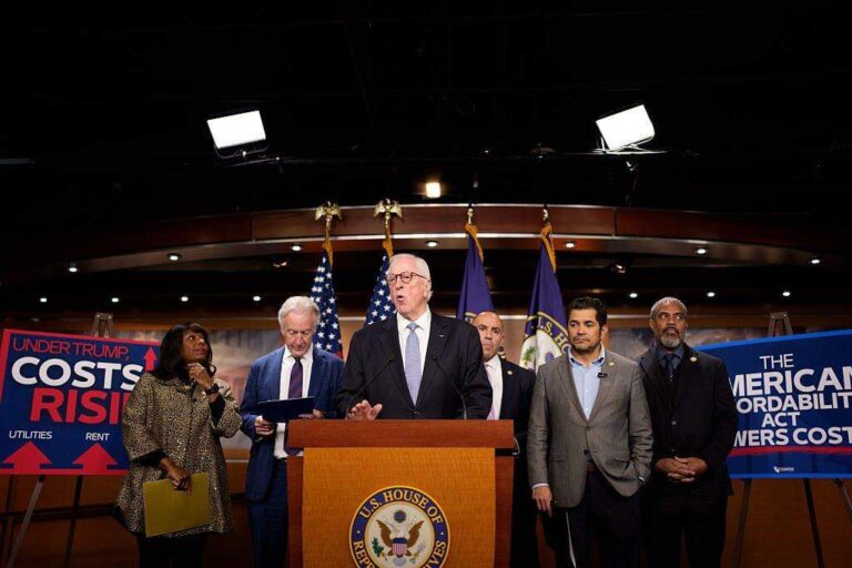 Демократы демонстрируют наглое лицемерие в отношении Эпштейна, инфляции, здоровья Трампа