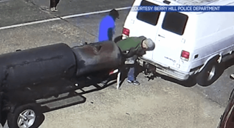 Полиция расследует похищение курильщика из компании в Берри-Хилле