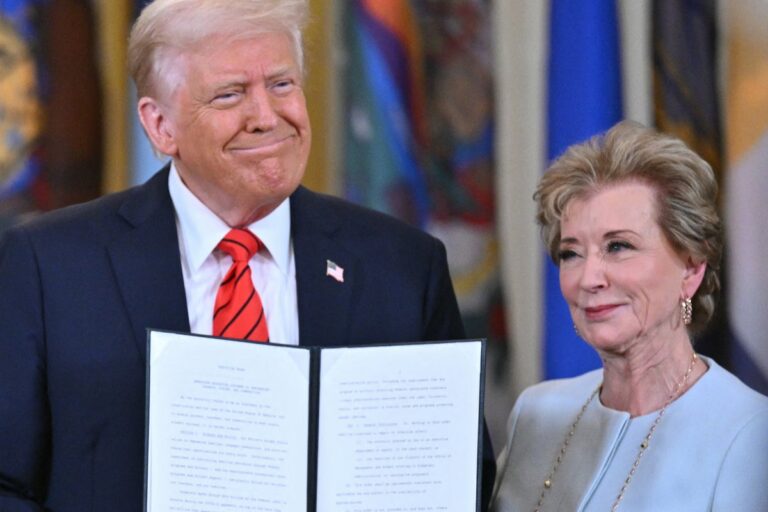 Возмущение по поводу законопроекта Трампа о реклассификации сестринского дела как не «профессиональной степени» для студентов колледжей