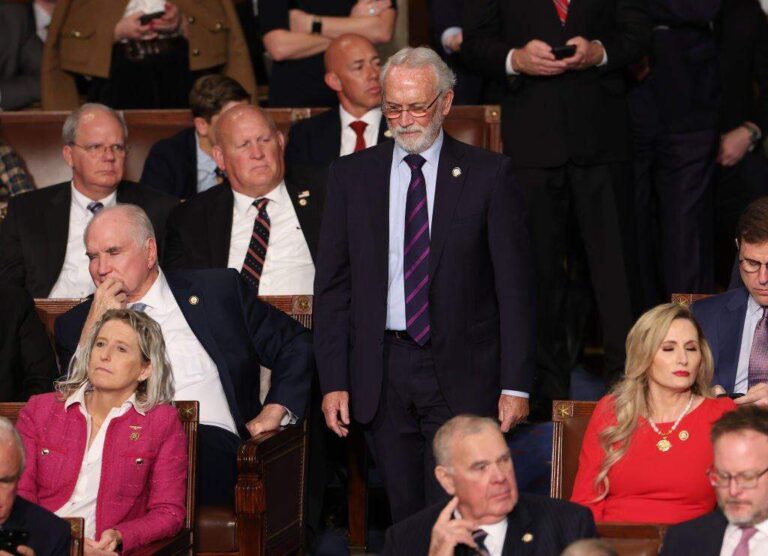 Оперативная статья Ньюхауса игнорирует страдания своих избирателей