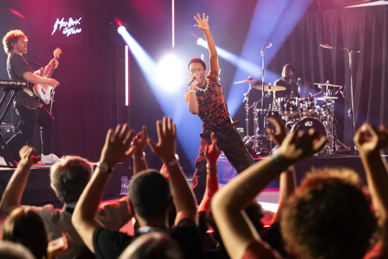 Судебный приказ не позволяет коронеру Лос-Анджелеса раскрыть подробности тела подростка, найденного в Tesla певца d4vd