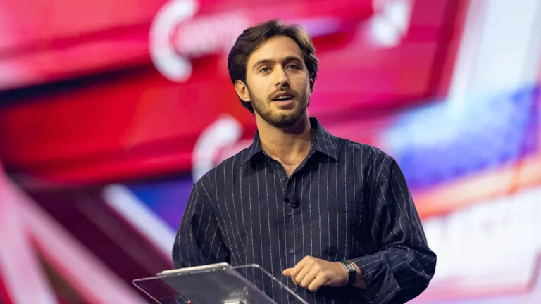 Экс-заложник ХАМАСа, освобожденный после 505 дней в туннелях Газы, предупреждает, что зло распространяется по всему миру