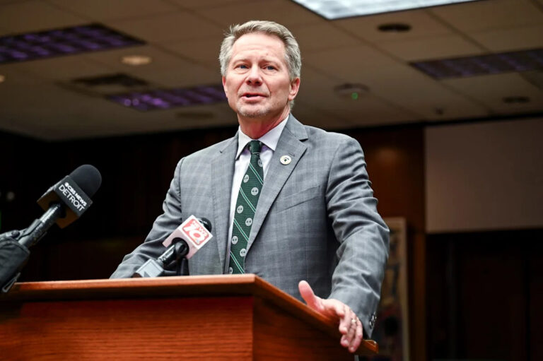 Президент МГУ Кевин Гускиевич повысил зарплату