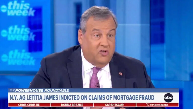 Крис Кристи обвинил Трампа в использовании министерства юстиции в качестве босса мафии: «выполняет удары по политическим врагам»