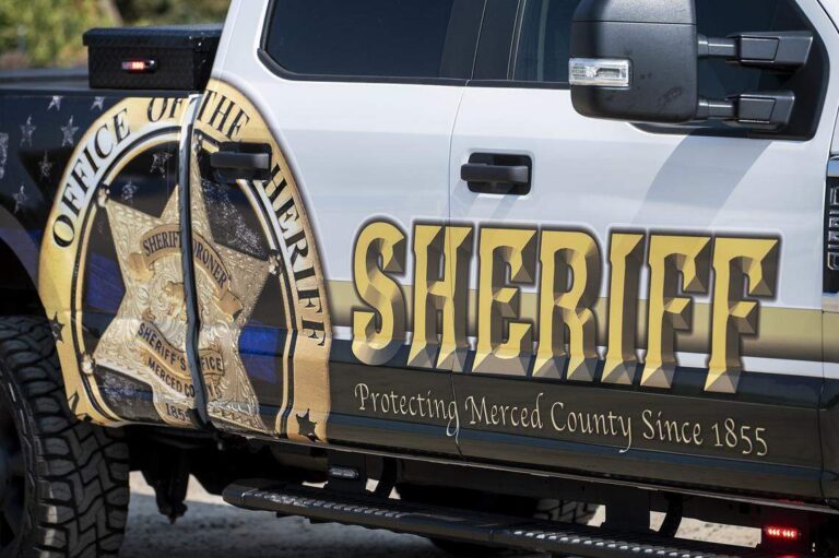 Власти выявляют подозреваемых, пострадавших в стрельбе, в которой участвовал заместитель шерифа округа Мерсед