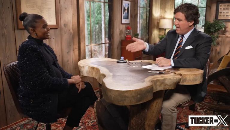 Теории заговора Кэндис Оуэнс и Такера Карлсона полностью разрушили доверие к альтернативным СМИ