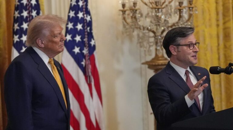 Пенсионный сигнал, который депутаты Республиканской партии передали Трампу, но не себе