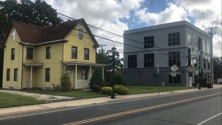 Ресторан в центре города Боги приезжает в район Глассборо.