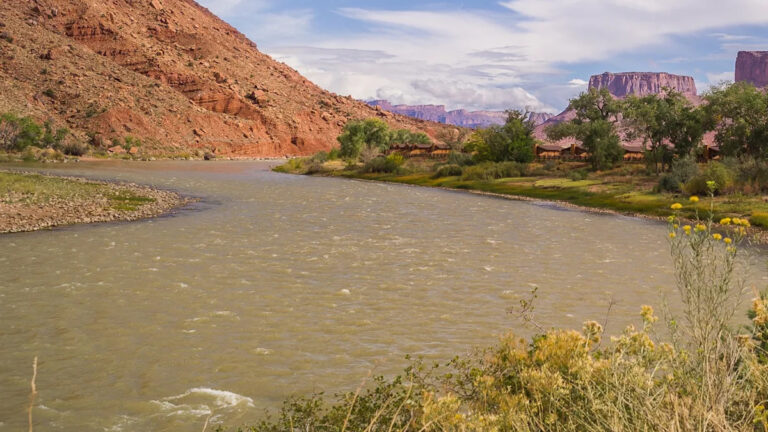 Чиновники предупреждают о надвигающейся угрозе для крупного водного пути США: «Можно пройти долгий путь»