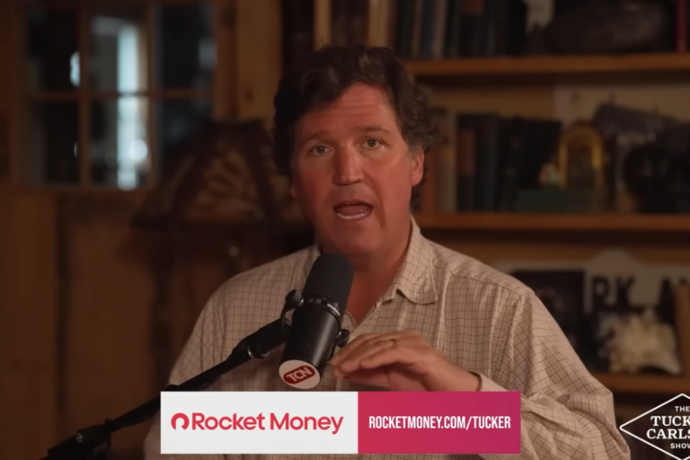 Такер Карлсон теряет спонсоров после интервью с белым расистом Ником Фуэнтесом