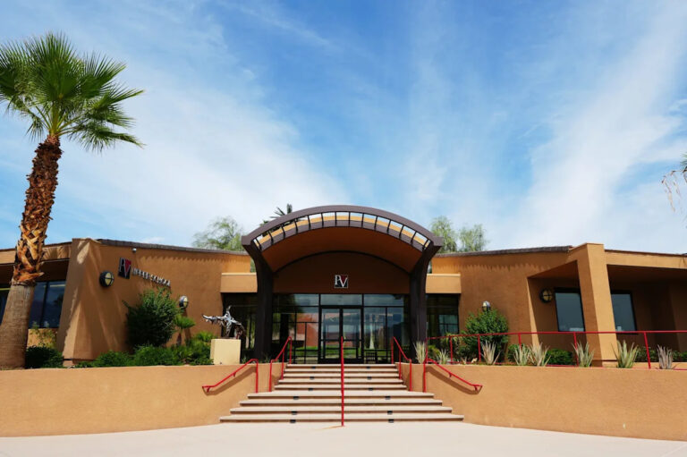 Какие школы лучше всего в округе Риверсайд?