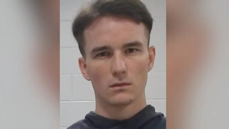 Авиатору предъявлено обвинение в заговоре с целью захвата острова Гаити, порабощения населения