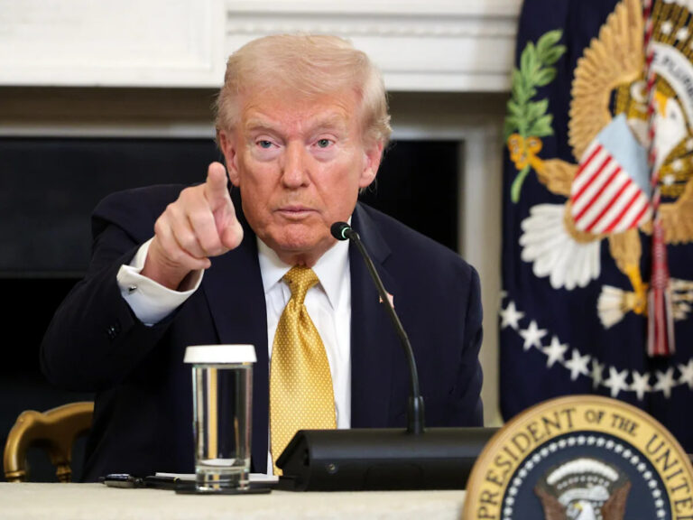 Трамп заявил, что дивиденды от тарифов в размере «не менее 2000 долларов» будут выплачены большинству американцев