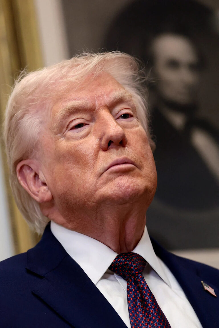 Трамп объявил рождественские каникулы 26 декабря. Какие работники Иллинойса не работают?