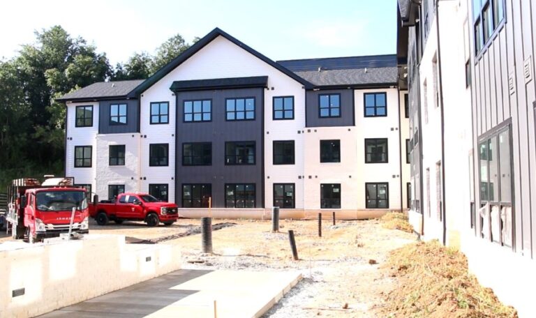 Арендаторы John Sevier переезжают в новый «Гостиничный» за несколько недель