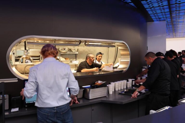 Шеф-повар Tesla Diner уходит, сотрудники намекают на новый формат полного обслуживания