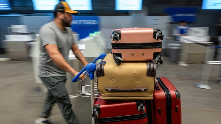 Министр транспорта дал неожиданные советы по путешествиям разгневанным пассажирам авиакомпании