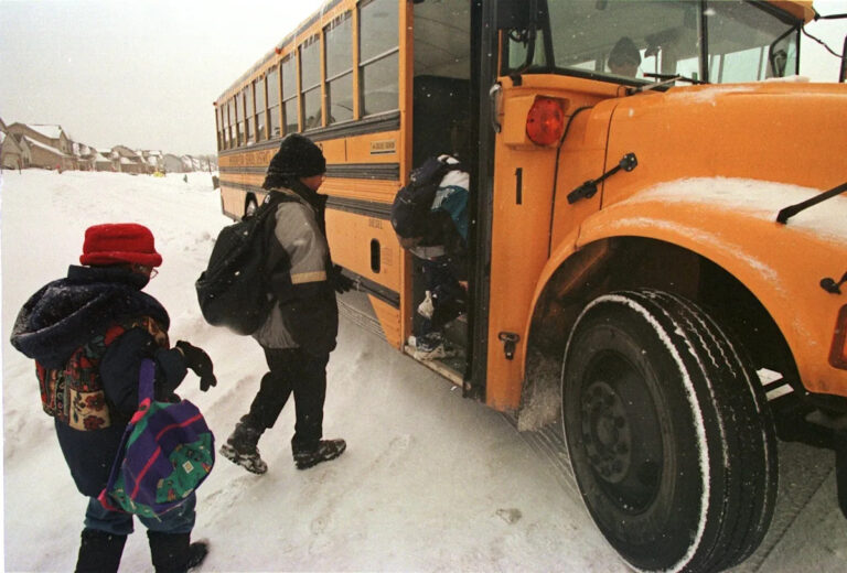 Задержки и закрытия школ в Индианаполисе 10 ноября 2025 года