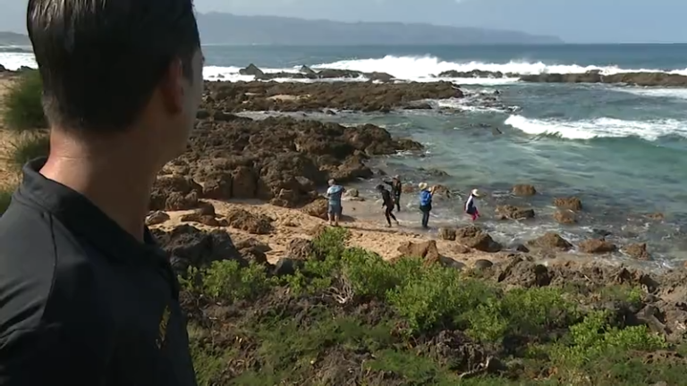 Первые респонденты призывают пляжников прислушаться к предупреждениям, поскольку в эти выходные ожидается самый большой наплыв зимнего сезона