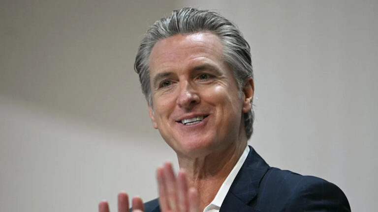 Newsom растопил транспортную гонку Трампа с помощью одной из собственных MAGA