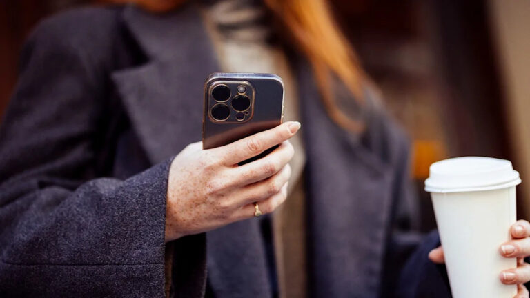 TikTok Shop листинг ожерелья свастики, продаваемого как «смелое» и «стильное», вызывает возмущение