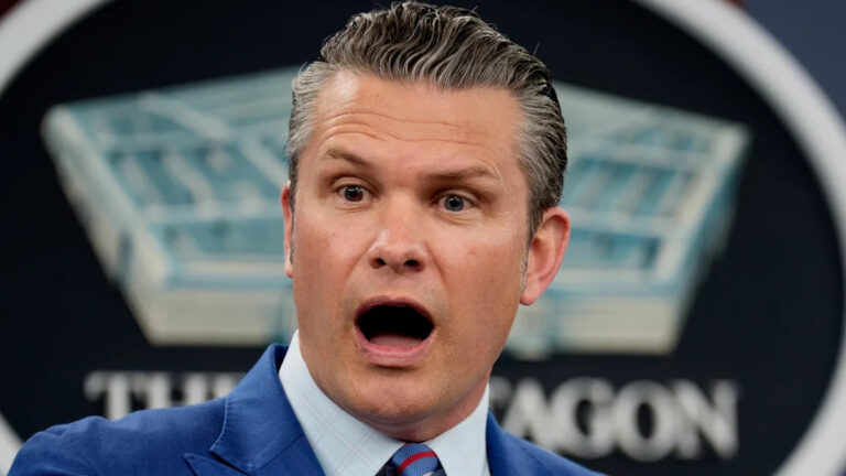 Пентагон Пита жестоко обжарили за имена военных