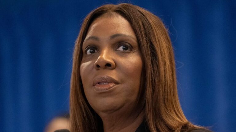 Министерство юстиции пыталось, но не смогло добавить третье обвинение в уголовном преступлении против Летиции Джеймс: судебные документы