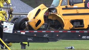 1 погибший, 2 раненых после аварии с опрокидыванием школьного автобуса в Огайо